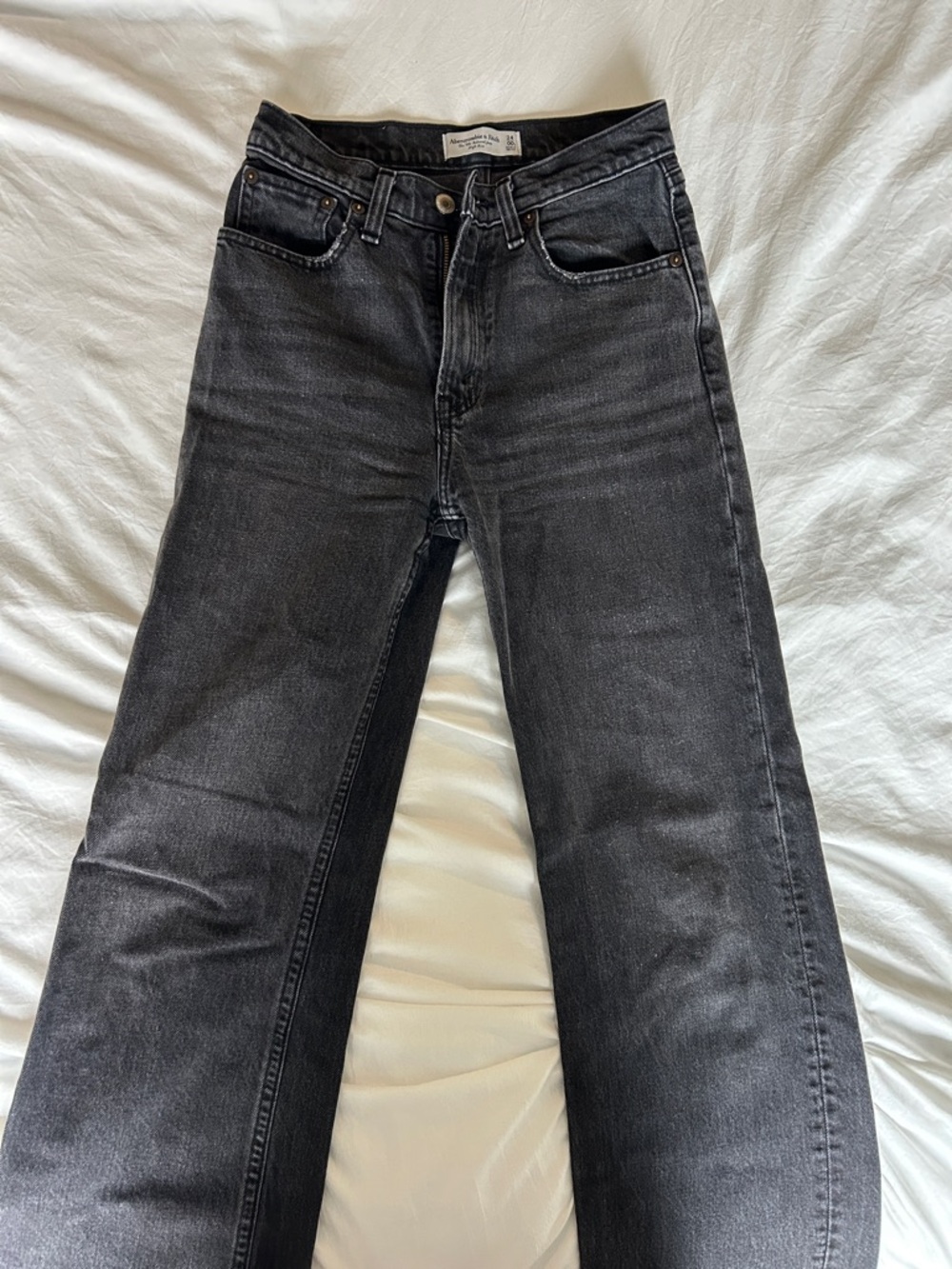 Abercrombie & Fitch Women’s High Rise 90s Relaxed Jean size 24
